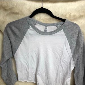 Cropped 3/4 sleeve baseball tee.